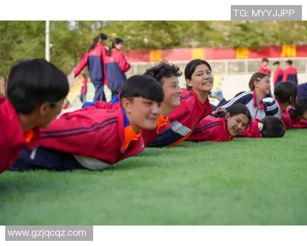 女儿足球球星崛起:年轻天才在绿茵场上的闪耀之路 女儿足球球星崛起:年轻天才在绿茵场上的闪耀之路