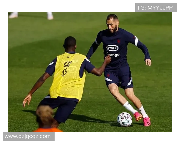 法国足球巨星的日常生活揭秘 从清晨训练到夜晚休息的全景记录 法国足球巨星的日常生活揭秘 从清晨训练到夜晚休息的全景记录