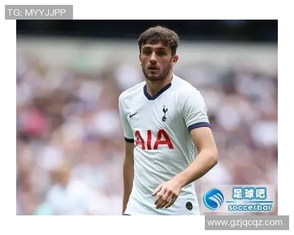 精致足球星车摆件展示运动激情与时尚风采，完美融入现代家居装饰